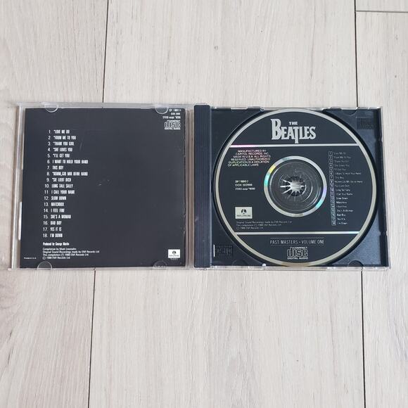 The Beatles Past Masters Volume One Audio CD Albumn 1988 - Picture 2 of 4
